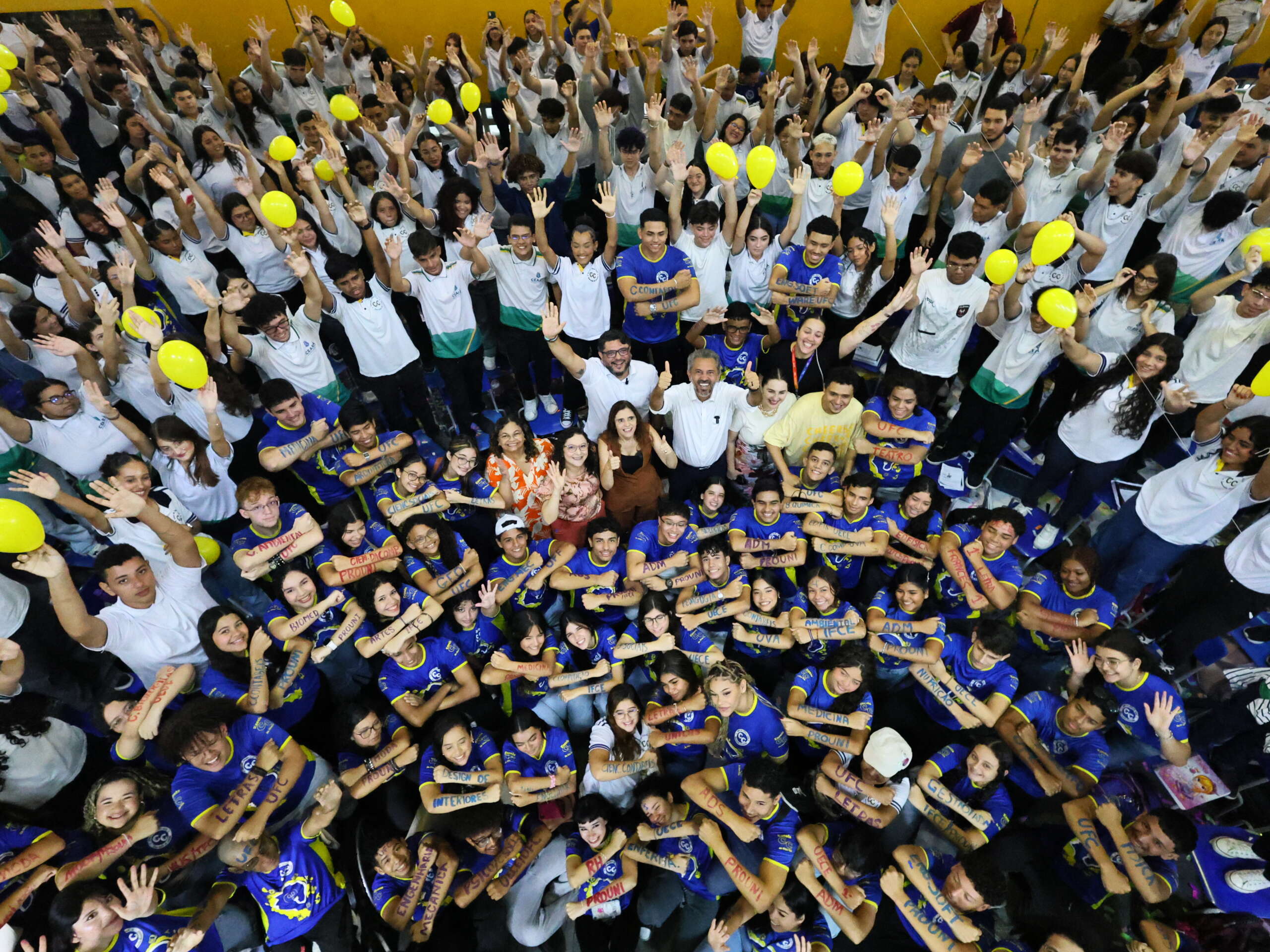 EEMTI César Cals celebra recorde de aprovações no Ensino Superior com visita do governador Elmano de Freitas