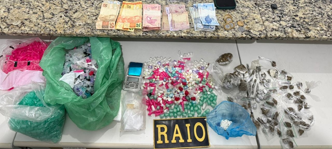 Polícia Militar prende suspeito com drogas no bairro Serrinha