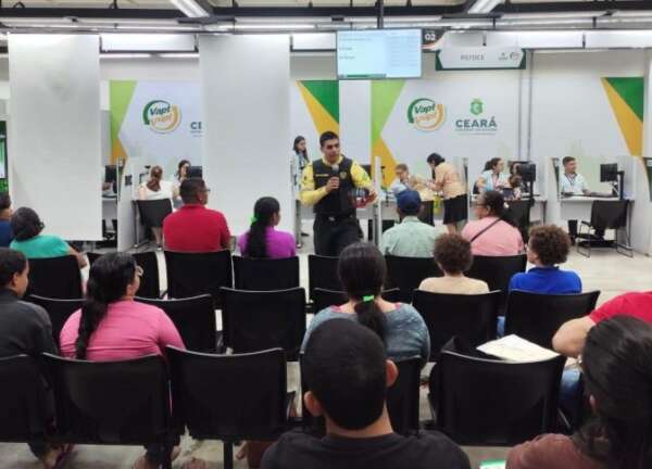 Detran-CE realiza ação educativa para usuários do Vapt Vupt em Sobral
