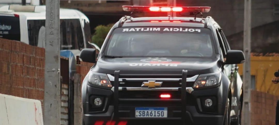 PMCE resgata quatro vítimas e prende dois suspeitos no bairro José de Alencar