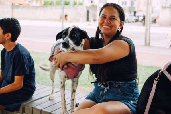 Pet Ceará Móvel atende no bairro João XXIII, em Fortaleza, durante o feriado do Carnaval