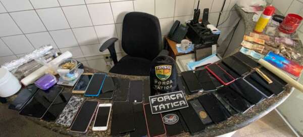 Polícia Militar prende suspeito com 46 celulares, maconha, cocaína e crack na Vila Velha