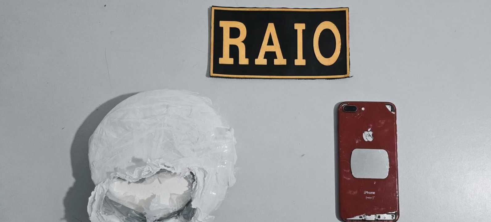 Policiais militares prendem suspeito e apreendem tablete de cocaína em Aracati