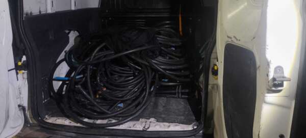 Quatro suspeitos foram presos com 300 kg de fios de alta tensão em Aquiraz