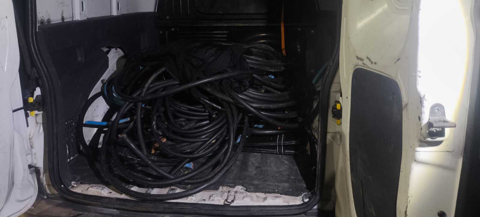 Quatro suspeitos foram presos com 300 kg de fios de alta tensão em Aquiraz