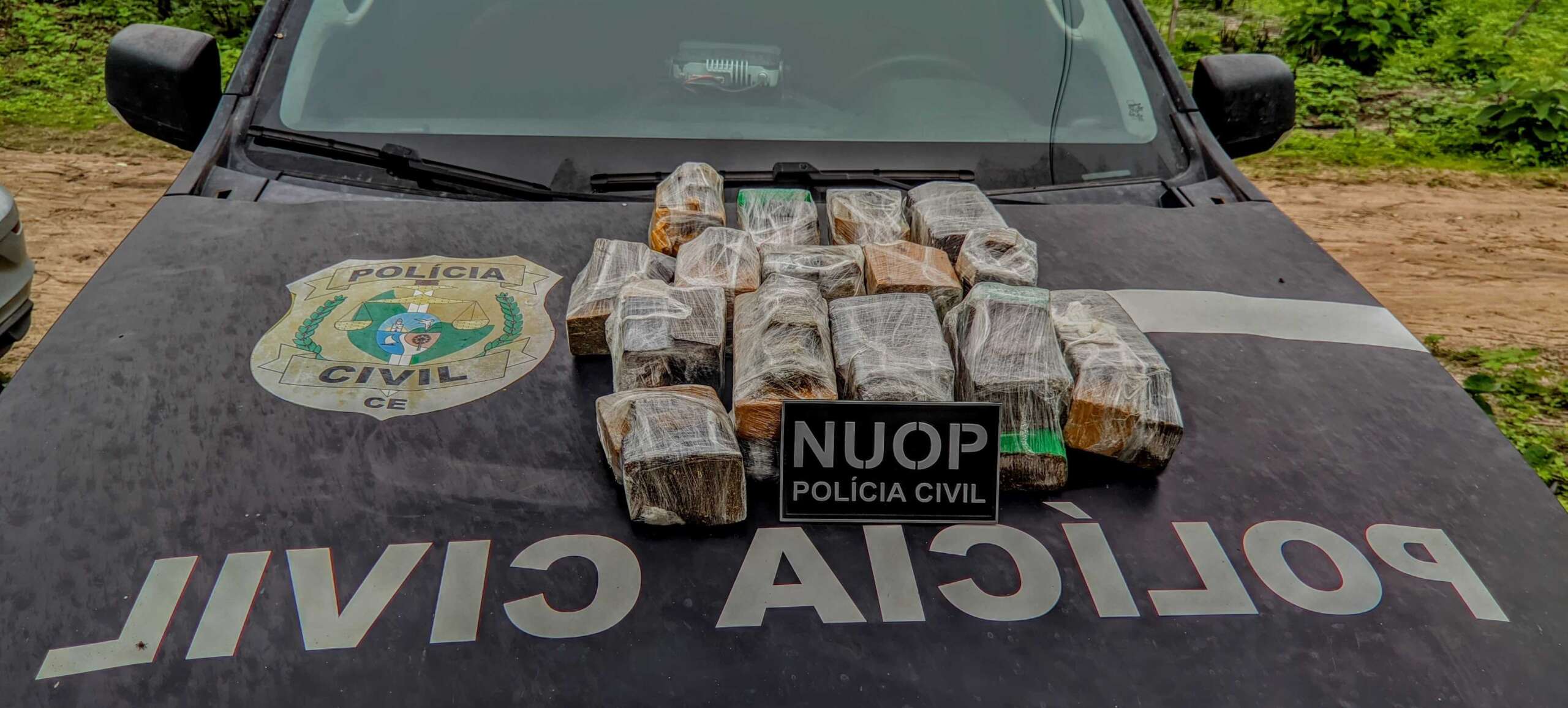 Polícia Civil apreende 10 kg de maconha e dois veículos em imóvel em Itapipoca