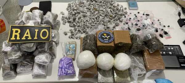 Após denúncia anônima, PMCE apreende cerca de 7kg de drogas em imóvel na Barra do Ceará