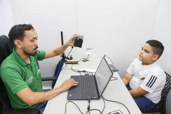 Caminhão do Cidadão leva serviços de cidadania a bairros de Fortaleza e ao Pecém no pós-carnaval