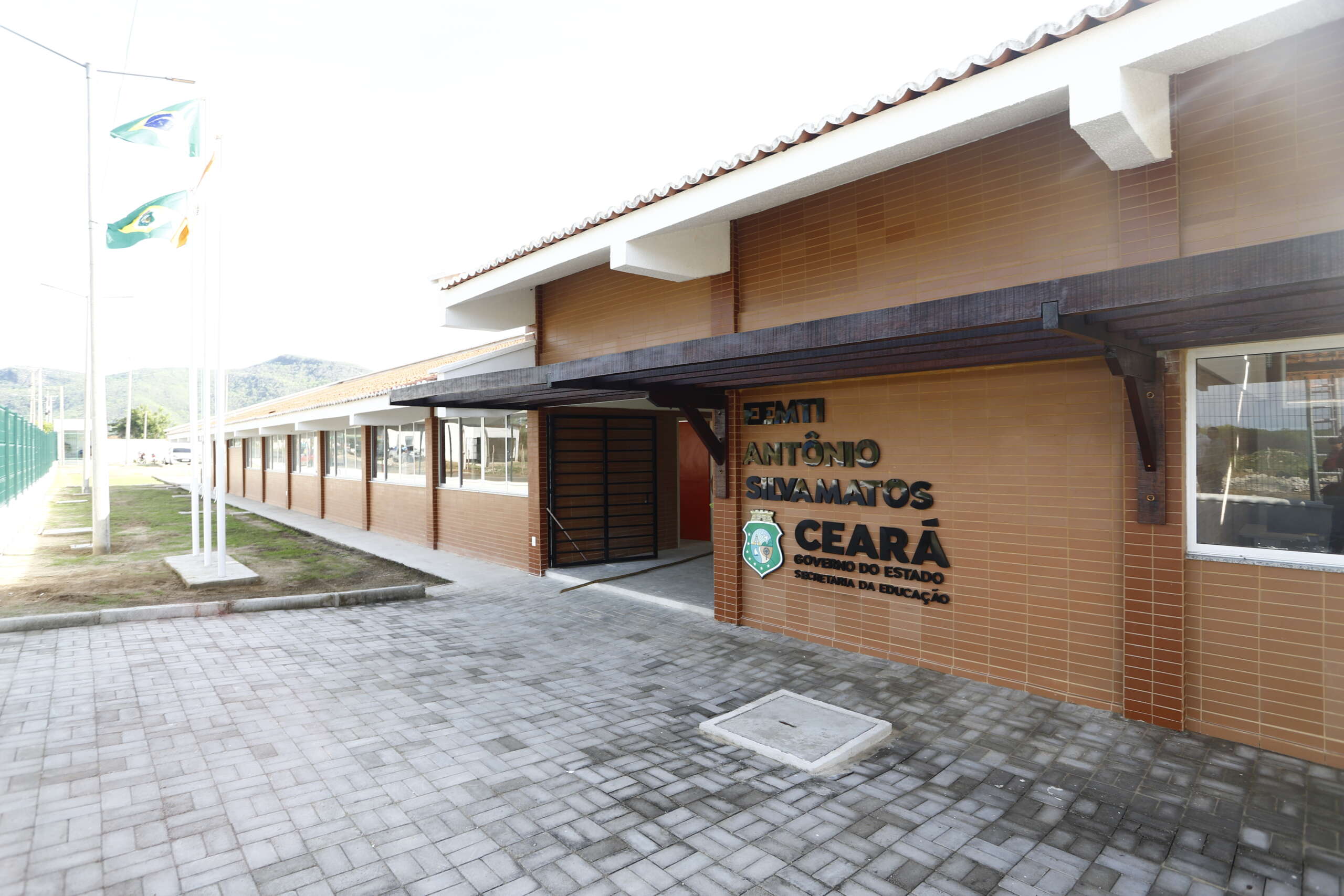 Governo do Ceará inaugura escola de tempo integral no distrito de Retiro, em Tejuçuoca