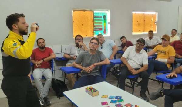 Detran-CE realiza ação educativa para motoristas de transporte escolar em Jardim