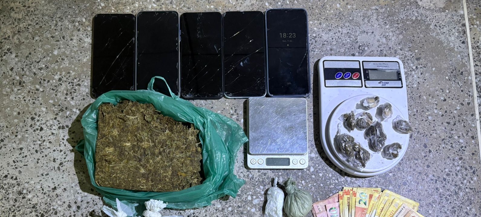 Dupla é presa pela PMCE em posse de drogas no Mondubim